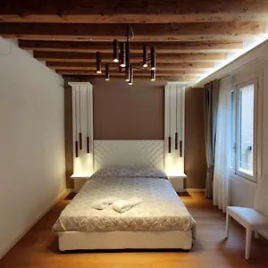 deluxe-3-bedrooom-flat-in-rialto.hotelslidodijesolo.com/